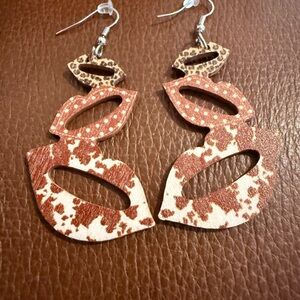 Stylish Brown and Tan Earrings